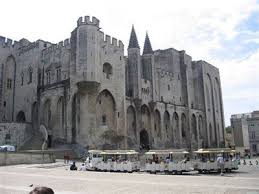 Der monumentale papstpalast war festung, residenz, verwaltungsort und gotteshaus in einem. Avignon Sehenswurdigkeiten Stadte Avignon Goruma