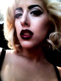 Makeup Artist Transforms Herself Into Male and Female Celebrities