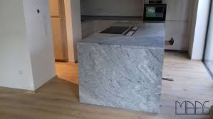 Unser Aktuelles Projekt Ist Ein Reines Vergnugen Neben Den Grossen Fenstern Bietet Die Kuche Viel Arbeitsflache Zum Granit Arbeitsplatte Arbeitsplatte Granit