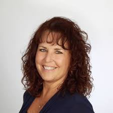 Heidi Hogue's Instagram, Twitter & Facebook