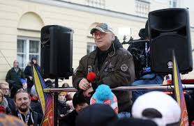 Szef wośp poinformował o tegorocznym rezultacie zbiórki w warszawskiej siedzibie fundacji oraz wyraził swoją dezaprobatę wobec decyzji prezydenta andrzeja dudy, który podpisał ustawę dającą 186 133 610 zł 66 gr to oficjalna kwota zebrana przez fundację wośp podczas tegorocznego finału. Ile Zebralo Wosp 2020 Podajemy Kwote Na Zywo Warszawa Super Express
