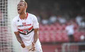 Luís fabiano clemente (born 8 november 1980), commonly known as luís fabiano, is a retired brazilian professional footballer who played as a striker. Comente Com Possibilidade De Jogar O Paulistao Voce Gostaria De Ver Luis Fabiano No Tricolor Novamente