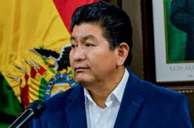 En Bolivia piden la renuncia de ministro Edgar Montaño por presunta coima  en ABC