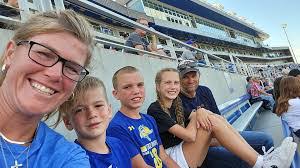 Shannon Huber's Instagram, Twitter & Facebook