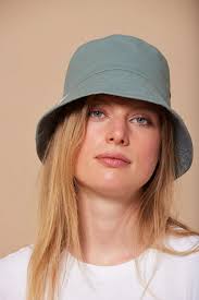 Sauge cotton bucket hat with hindbag label