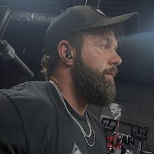 Taylor Watson's Instagram, Twitter & Facebook