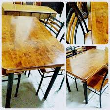 للبيع طاولة طعام خشب اربع اشخاص بحالة ممتازة السعر 30 bd dining table table dining chairs