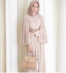 Untuk membuat dress brokat yang cantik hendaknya diberi kain pelapis untuk menutupi kekurangan brokat yang jenisnya menerawang atau tembus pandang. 50 Model Dress Kebaya Brokat Modern Pendek Panjang Terbaru