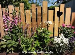 Trixistrauminsel Neues Holz Diy Im Garten Holz Im Garten Sichtschutzzaun Garten Gartendekoration