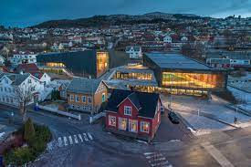 Du finner medi3 i ålesund, ulsteinvik, hobøl og oslo. Ulsteinvik City Archdaily