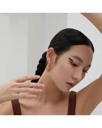 Ms. Donna Geometric With Pearl Stud Earrings in Metallic