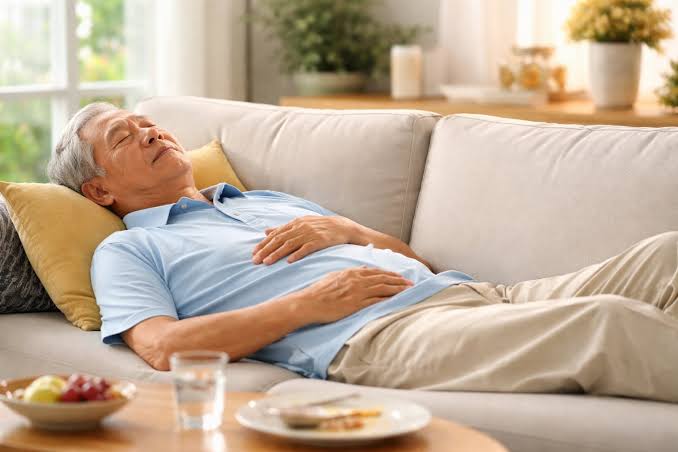 Điều gì xảy ra với người cao tuổi khi vừa ăn xong đã nằm nghỉ?