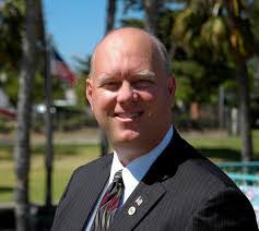 Derrick Roach's Instagram, Twitter & Facebook