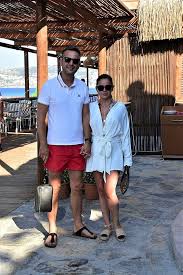 İlk şarkısı ile büyük bir dinleyici kitlesine ulaşmıştır. Merve Ozbey Kimdir Ne Zaman Evlendi Esi Ne Is Yapiyor Hamile Mi Bebeginin Cinsiyeti Belli Oldu Mu Iste Detaylar Galeri Yeni Asir