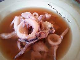 Panaskan air dalam periuk,masaukkan serai,bwg putih dan merah,panaskan api. Resepi Sotong Rebus Serai Yang Mudah Masakan Kelantan