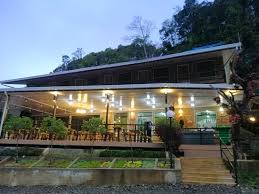 Gunung murud adalah puncak tertinggi di banjaran tama abu iaitu pada ketinggian 2 425 meter. D La Sri Cottage Kundasang Hanya 6km Dari Taman Negara Kinabalu Di Mana Terletaknya Gunung Kinabalu