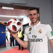 Gareth bale (links) und daniel siebert: Fifa Klub Wm 2018 Nachrichten Bale Schiesst Real Madrid Mit Hattrick Ins Finale Fifa Com