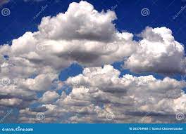 Nubes Nimbus En El Cielo Azul Foto de archivo - Imagen de cielo, celaje:  265764960