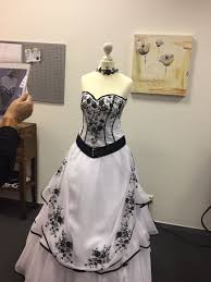 Hochzeitskleid ballkleid schwarz weiß in größe 44 maßanfertigung 1x getragen. Brautkleid Schwarz Weiss Sonderanfertigung