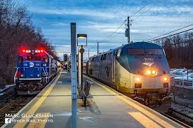 River Rail Photo On Instagram Southeast Meet Non Rush Hour Service On The Mtametronorth Upper Harlem Line Is Provided By Shuttle Amtrak Train Train Travel