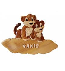 Créateur et fabriquant français de prénoms décoratifs en bois peint depuis 1987. Plaque De Porte Prenom En Bois Lions Passion Deco