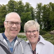 Is there anyone who sells local honey please?