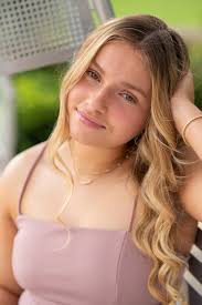 It might be snowing today, but it was absolutely gorgeous this day for  Cassidy's Senior session. Her sweet, easy going personality is part of what  makes her so special. Not to mention