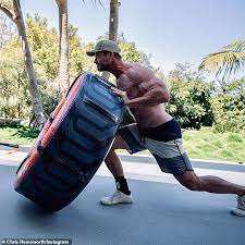 Jun 02, 2021 · look at chris hemsworth's upper body area. Freedomroo Chris Pratt Begs Chris Hemsworth To Stop Working Out So He Won T Be Outshone On Screen Australiannewsreview