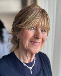 💫Au natural💫 • • • This bride just wanted to look like herself #achieved  @makeupbybatya @threestarphotographers #bride #bridalhairstylistnyc #hair  #waves #havehairwilltravel #nyccosmetologist #ydgcertified #ulyanacertified  #arrojograduate