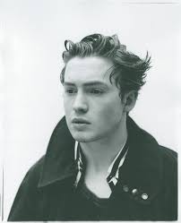 לא הצלחתי להחליט איזה מהתמונות האלה של קיט קונור אהבתי יותר... מה דעתכםן?  @kit.connor