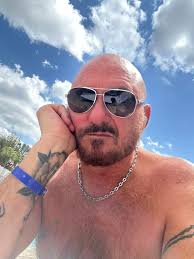 Where are singles going after work