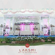 Penggunaan Taman Kecil Di Depan Pelaminan Memang Sangat Menambah Kesan Cantik Pada Dekorasi Pelaminan Dekorasi Pelaminan T Decor Decor Inspiration Wall Display