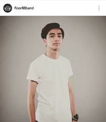 Band yang berangotakan 6 orang ini memang piawai membuat para pendengar lagunya bergembira. Biodata Band Floor 88 Yang Popular Dengan Lagu Zalikha Azhan Co