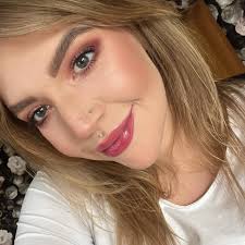 03.00 så var jag sugen på något. Så ställde mig och gjorde: Honung och  svartpepparrostad sidfläsk Löksås gjord på 5 olika sorters lökar Potatis  04.00 nu avnjutes. Avancerad nattmat 😅 Bildbevis på