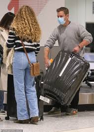 « patrimoine pour tous ». Matt Damon Carries His Own Luggage As He Jets Into Sydney Airport Latest Celebrity News