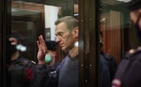 Суд зачел ему год домашнего ареста. Sud Naznachil Navalnomu Realnyj Srok Po Delu Iv Roshe Politika Rbk