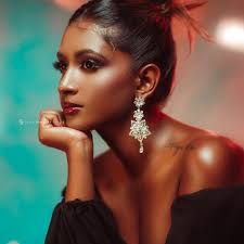 WHY ARE Y'ALL PANIC BUYING ONIONS AND GARLIC?! They said it's a VIRUS not  VAMPIRES! 😂 WTF