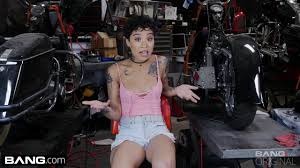 Honey Gold cums on a motorocycle