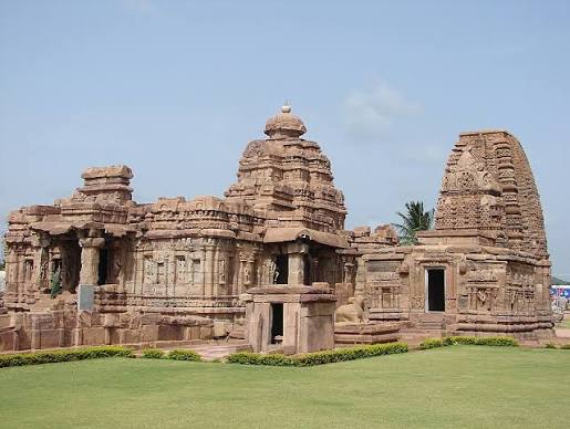 File:Mallikarjuna and Kasivisvanatha temples at Pattadakal.jpg - Wikimedia Commons