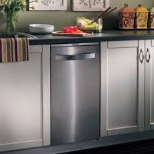 The trash compactor is common enemy found in the mechanical abyss and its caves. Broan 15ss Fully Integrated Trash Compactor With 3000 Lbs Compacting Force 1 55 Cu Ft Capacity 1 2 Hp Motor 6 1 Compact Ratio 6 Month Manual Advance Odor Control System And Full Extension Drawer Flat Stainless Steel Door