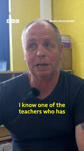 These talented students are spending their lunch breaks being taught art by  their caretaker 🧑‍🎨