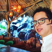 Empresario y poliamoroso: así es Alex Marin, el productor y protagonista  del video íntimo filmado en el Cañón del Sumidero - Infobae