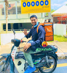 Lahir 27 julai 1972) merupakan doktor bedah ortopedik malaysia dan angkasawan malaysia yang pertama ke angkasa lepas setelah diumumkan oleh dato' seri abdullah. From Astronaut To Delivery Guy Dr Sheikh Muszaphar Shows Us The Meaning Of Being Humble