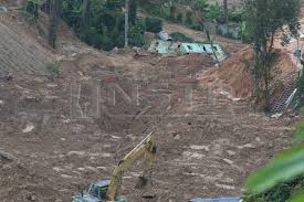 Tanah runtuh di tanjung bungah, pulau pinang yg memerangkap 20 orang mangsa. Kejadian Tanah Runtuh Di Bukit Kukus Penang Page 9 Carigold Forum