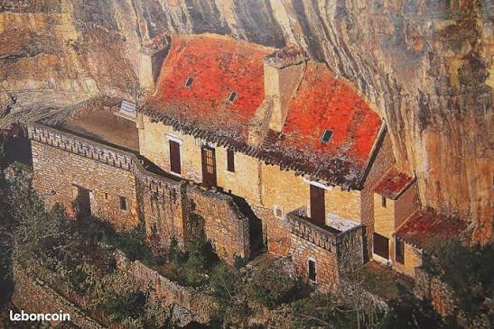 Magnifique maison semi troglodyte Cabrerets Lot Insolite Parc régional du Causse - Ventes immobilières
