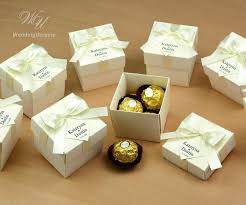 Chic Ivory Wedding Bonbonniere Wedding Favor Box With Satin Ribbon Bow Your Names Personalized Favor Candy Boxes For Guests Tone To Tone En 2020 Recuerdos Para Boda Originales Recuerdos De