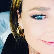 It would be too distracting, she told page six at town & country's jewelry. 12 6k Likes 208 Comments Savannah Guthrie Savannahguthrie On Instagram Inspired By Jenniferfisherjewelry To Put Piercings Drop Earrings Hoop Earrings