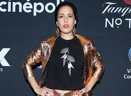 Ahora, habló la hija del cantante, michelle salas (31) criticando el modo en que fue representada. Stephanie Salas Responde A Luis Miguel