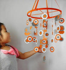 Vermischen sie 1 tel wasser mit 1 teil klebstoff in einem glas. Baby Mobile Selber Basteln Aus Papier Ideen Und Anleitung