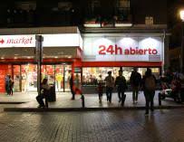 Carrefour fue escenario de la muerte de un trabajador, cuyo cadáver fue cubierto con una sombrilla las pautas de carrefour en esta casos, marcaron a los empleados no sacar el cuerpo de su lugar. Noticias Carrefour Mercadona Es Posible La Union De Carrefour Y Lidl Se Abre La Veda De Fusiones En Los Super